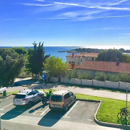 Noel - Three Bedroom With Pool Apartmán *
