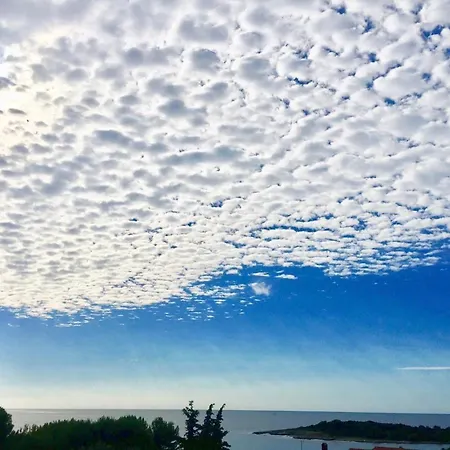 Noel - Three Bedroom With Pool شقة *