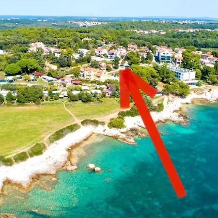 Noel - Three Bedroom With Pool Apartment Banjole