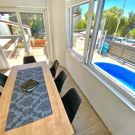 Noel - Three Bedroom With Pool *