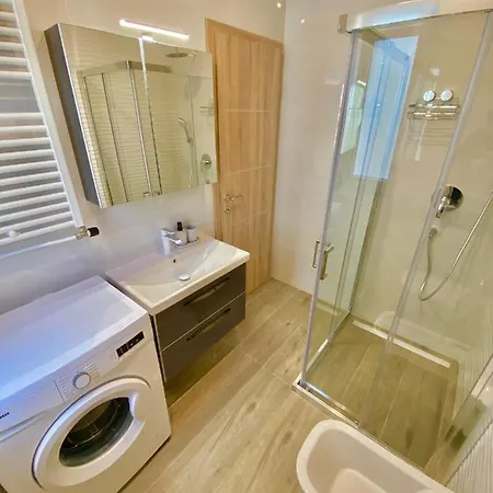 Noel - Three Bedroom With Pool דירה