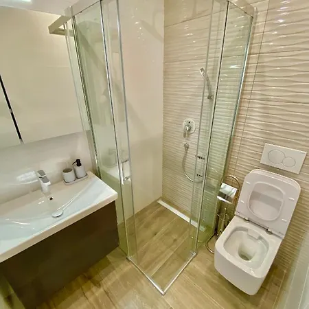 Noel - Three Bedroom With Pool באניולה