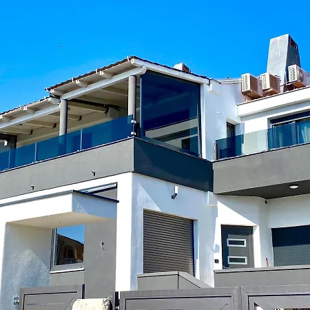 דירה Noel - Three Bedroom With Pool באניולה