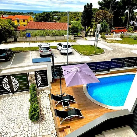 Apartmán Noel - Three Bedroom With Pool