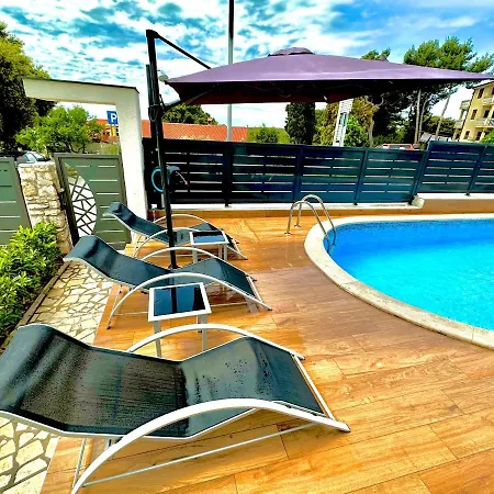 Apartmán Noel - Three Bedroom With Pool *
