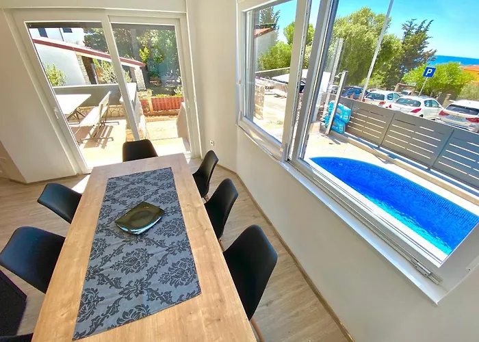 Noel - Three Bedroom With Pool *