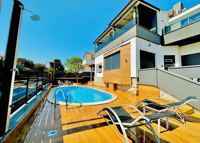 Noel - Three Bedroom With Pool * バニョレ