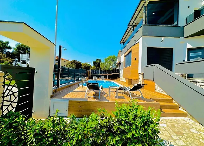 アパート Noel - Three Bedroom With Pool *