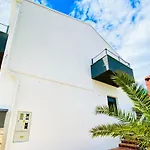Noel - Three Bedroom With Pool Banjole