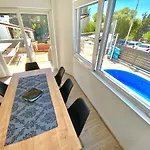 Noel - Three Bedroom With Pool *