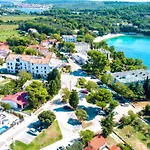 Apartment Noel - Three Bedroom With Pool