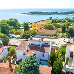 Apartment Noel - Three Bedroom With Pool