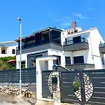Noel - Three Bedroom With Pool Apartment *