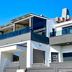 Apartment Noel - Three Bedroom With Pool Banjole