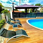 Apartment Noel - Three Bedroom With Pool *