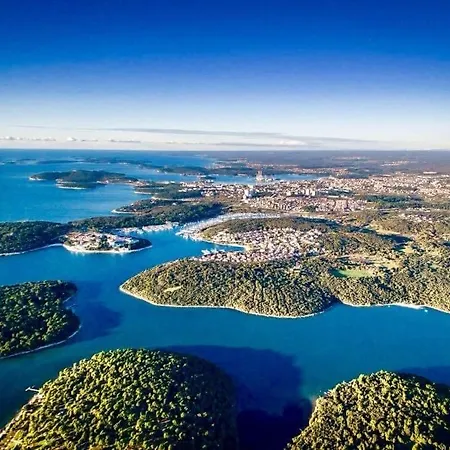 Noel - Three Bedroom With Pool