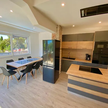 Noel - Three Bedroom With Pool *