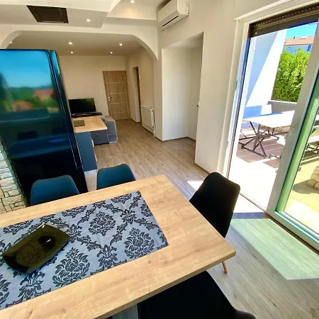 Noel - Three Bedroom With Pool Lägenhet Banjole