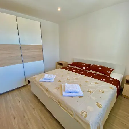 Lägenhet Noel - Three Bedroom With Pool *