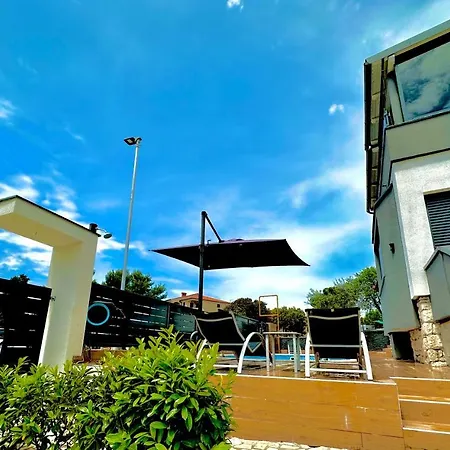 Noel - Three Bedroom With Pool * Banjole