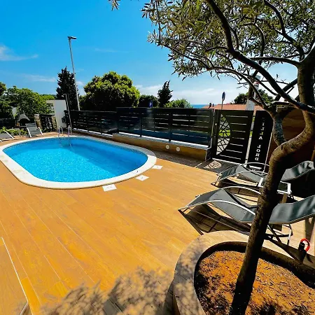 Lägenhet Noel - Three Bedroom With Pool Banjole