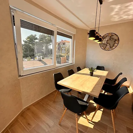 Lägenhet Noel - Three Bedroom With Pool Banjole