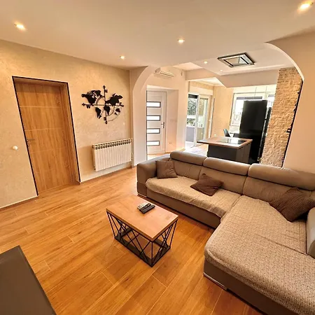 Noel - Three Bedroom With Pool Lägenhet Banjole