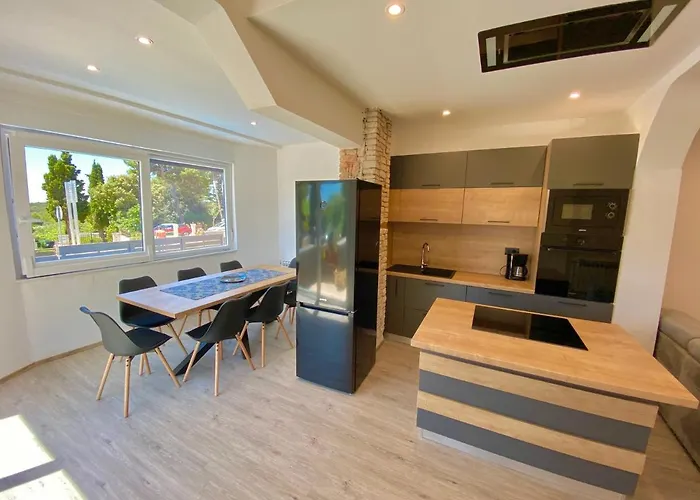 Noel - Three Bedroom With Pool *