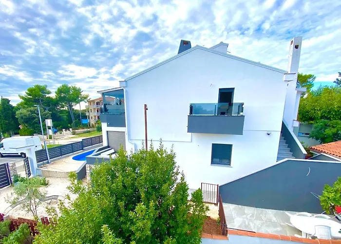 Noel - Three Bedroom With Pool Apartament Banjole