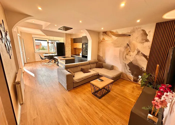 Noel - Three Bedroom With Pool *