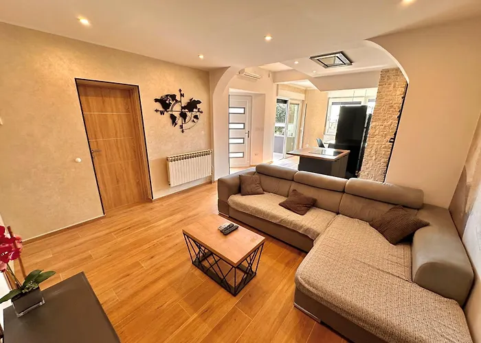 Noel - Three Bedroom With Pool Apartament Banjole